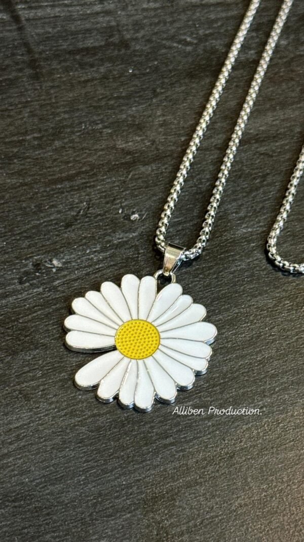 Daisy Necklace